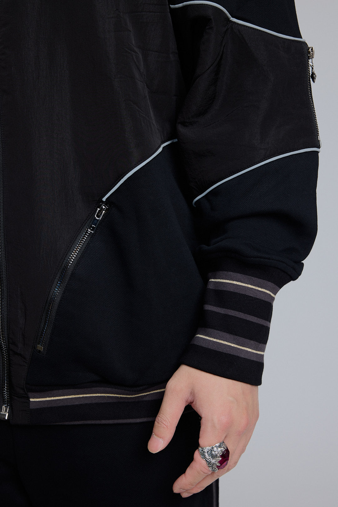 RUN PRO - BLACK RUNNER UPS JACKET-IVISION